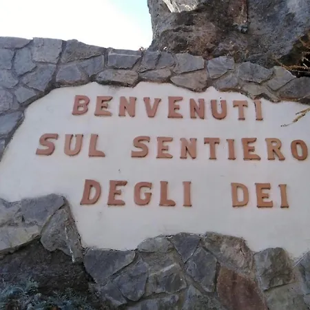 Апартаменты Il Paradiso Degli Dei 2 *